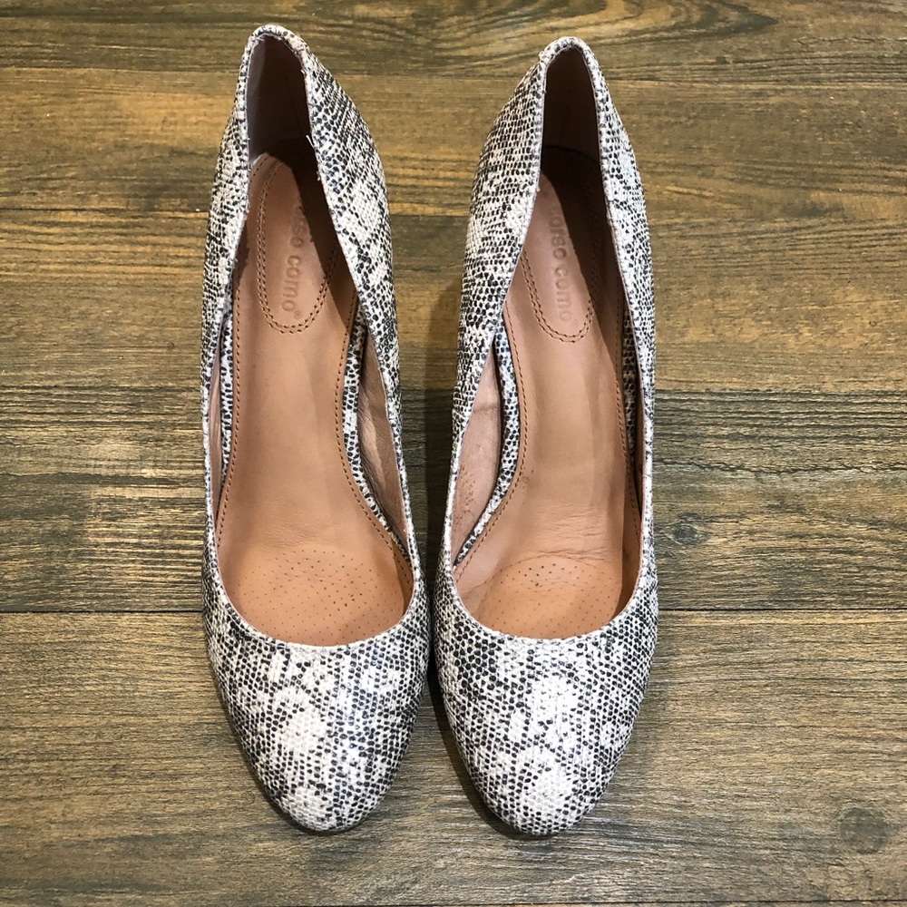 Corso Como Cream and‎ Black Snakeskin Print Pumps Sz. 8